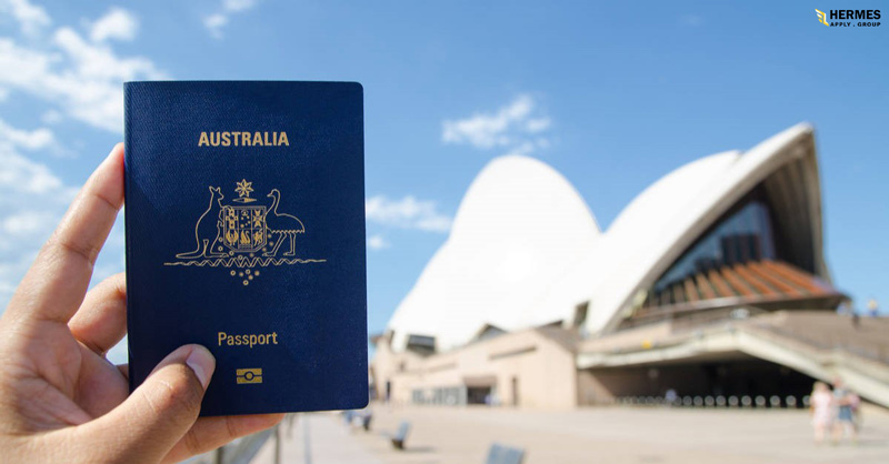 با داشتن ویزای اقامت استرالیا می‌توان به هر چند بار که می‌خواهید از استرالیا خارج شده و دوباره وارد آن شوید