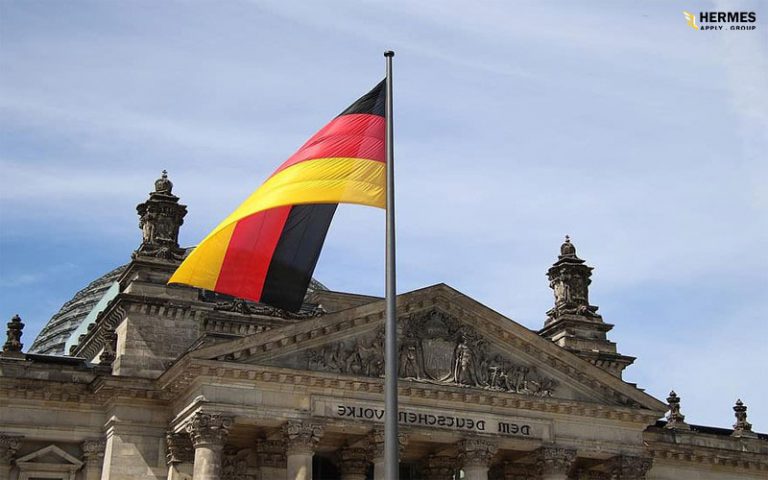 سفارت آلمان در ایران هر ساله با هدف حفظ ترکیب جمعیتی، با درخواست تعداد محدودی از متقاضیان ایرانی برای اخذ ویزای آلمان موافقت میکند.