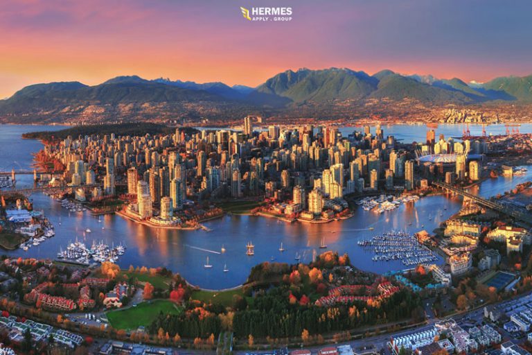 شهر ونکوور به نوعی قطب علمی کانادا محسوب شده و بر اساس QS سال 2019، شانزدهمین شهر برتر برای دانشجویان است.