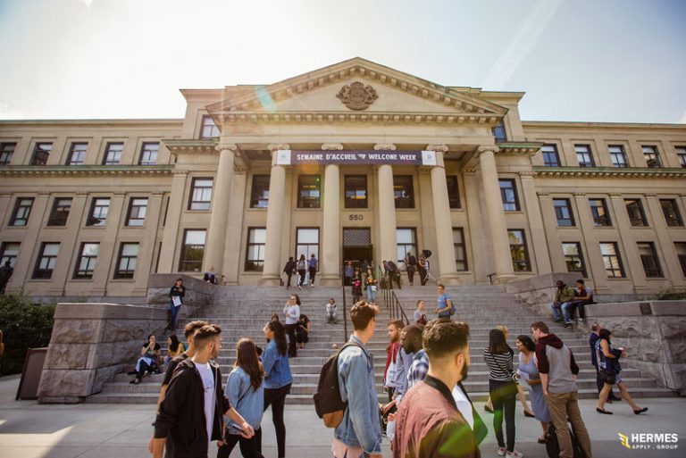 دانشگاه اتاوا طبق اعلام USN دهمین دانشگاه برتر کانادا در رشته کامپیوتر است و قدرت علمی بالایی در این زمینه دارد.