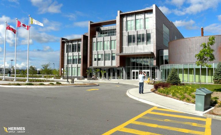 کالج سنتنیال در استان انتاریو کانادا قرار داشته و رتبه 78 کشور کانادا را دارد.