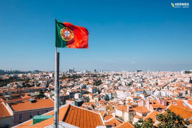 پرتغال در سواحل غربی قاره اروپا قرار دارد.