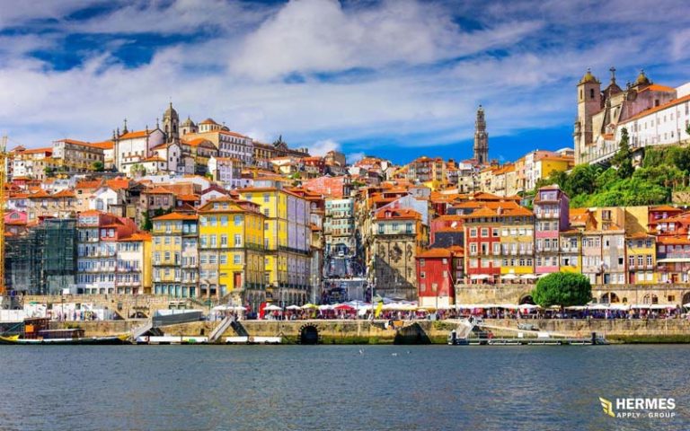 پورتو مهم‌ترین شهر بندری پرتغال است.