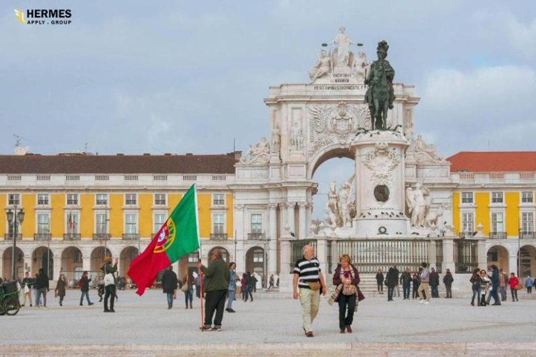 سالانه افراد زیادی به کشور پرتغال مهاجرت می‌کنند.