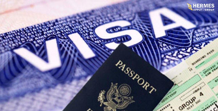 ویزا سندی است که توسط دولت هر کشور به اتباع خارجی داده می‌شود تا اجازه ورود داشته باشند.