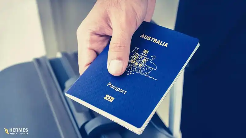برای ویزای کلاس ۴۷۶، در هنگام درخواست ویزا هم می‌توانید استرالیا باشید