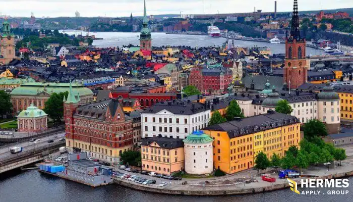 تمامی کسانی که حداقل ۵ سال در کشور سوئد اقامت داشته باشند، می‌توانند برای دریافت پاسپورت سوئدی اقدام کنند.