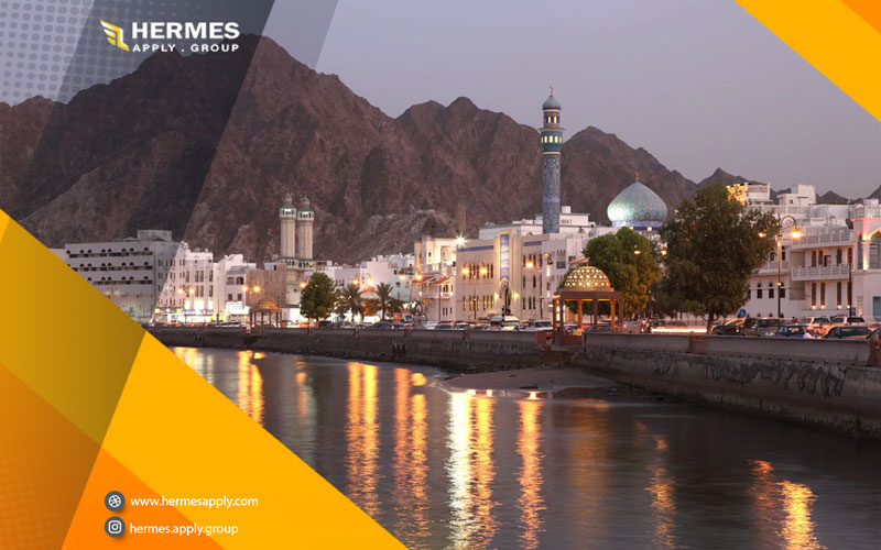 از آنجایی که کشور عمان، یک کشور مذهبی محسوب می‌شود، بسیار شبیه به کشور ایران است.
