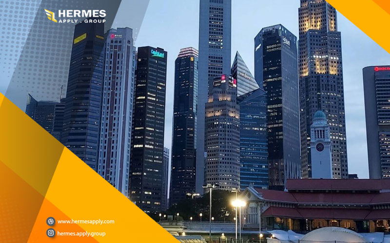 سنگاپور تقریباً در تمام طول سال آب و هوایی یکسان دارد و به ندرت تغییراتی در آن دیده می‌شود.