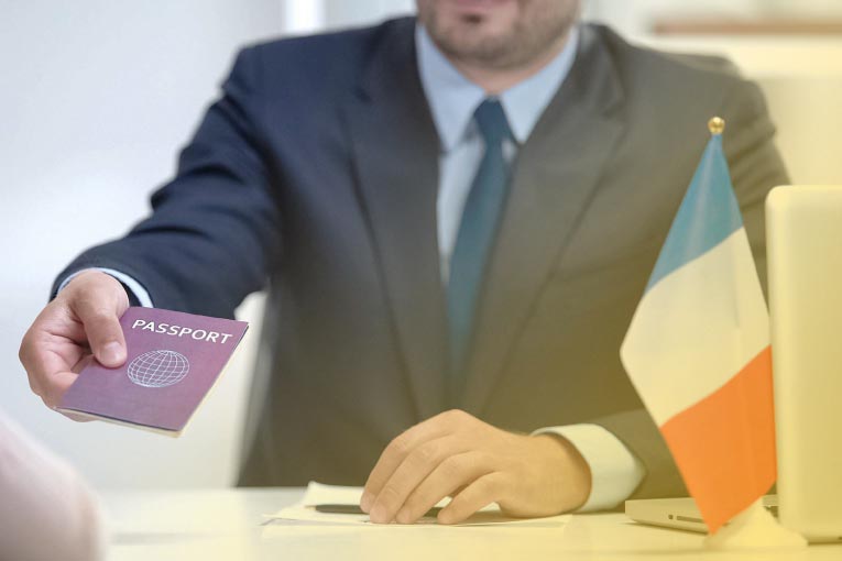 فرصت‌های کار در فرانسه ۲۰۲۳ چیست؟ اخذ ویزای کار فرانسه در کمترین زمان